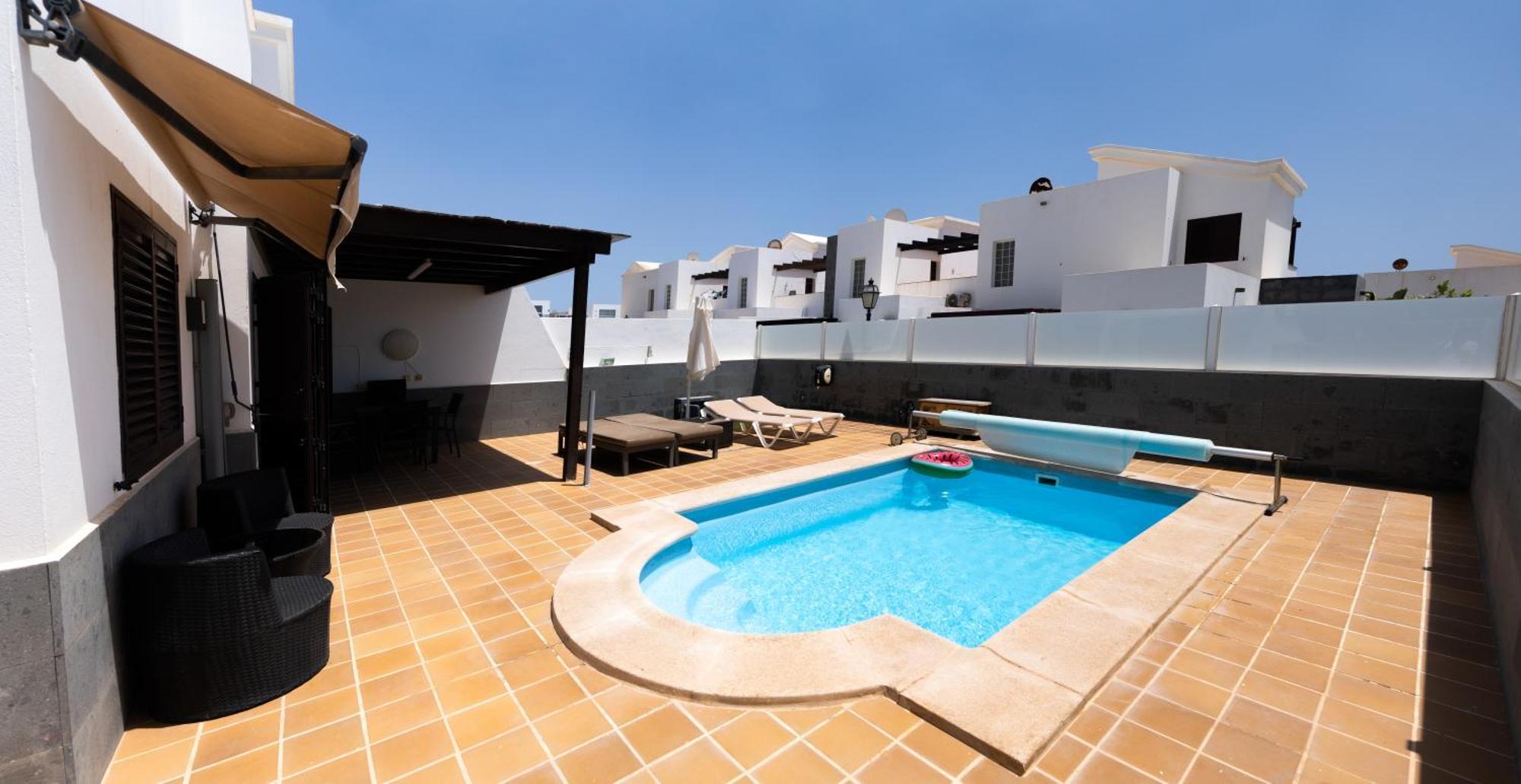 Beautiful And Luxurious With Heated Pool And Free Wi-fi In Playa Blanca. Willa *