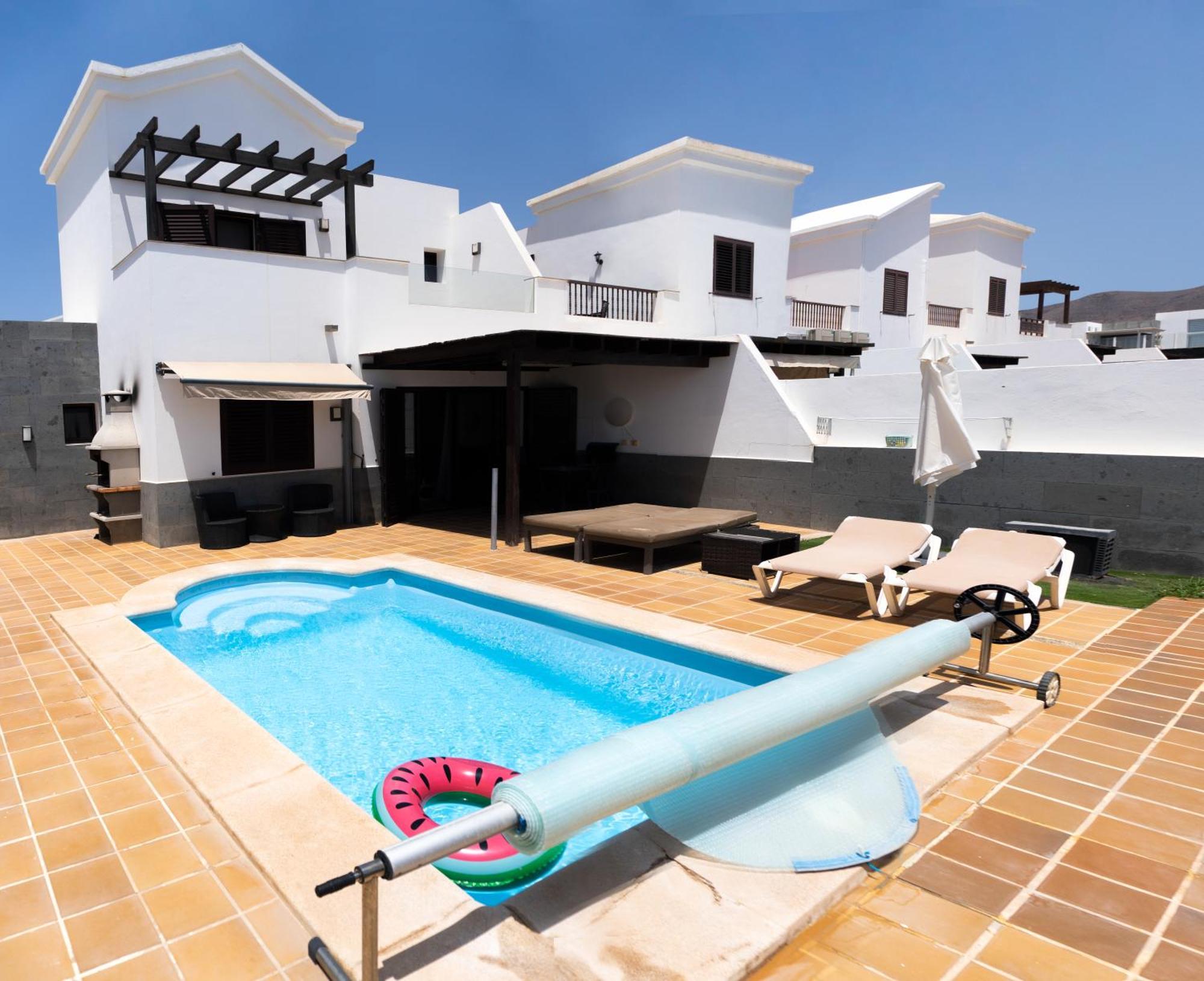 Beautiful And Luxurious With Heated Pool And Free Wi-fi In Playa Blanca. Willa Playa Blanca (Lanzarote)
