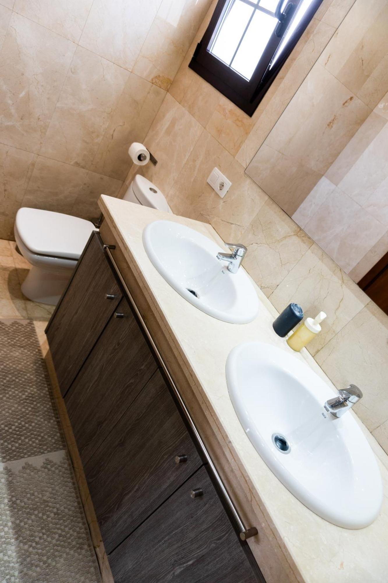 Beautiful And Luxurious With Heated Pool And Free Wi-fi In Playa Blanca. Willa