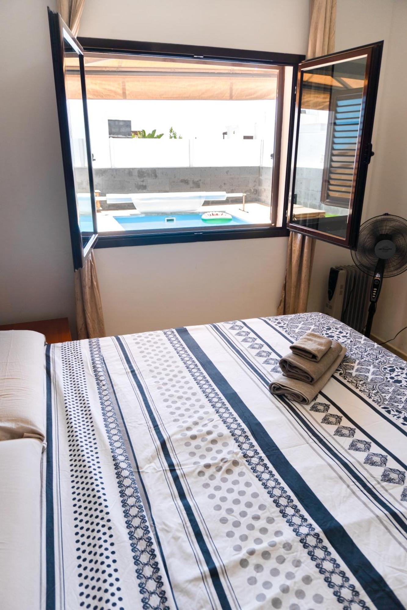 Beautiful And Luxurious With Heated Pool And Free Wi-fi In Playa Blanca. Vil·la