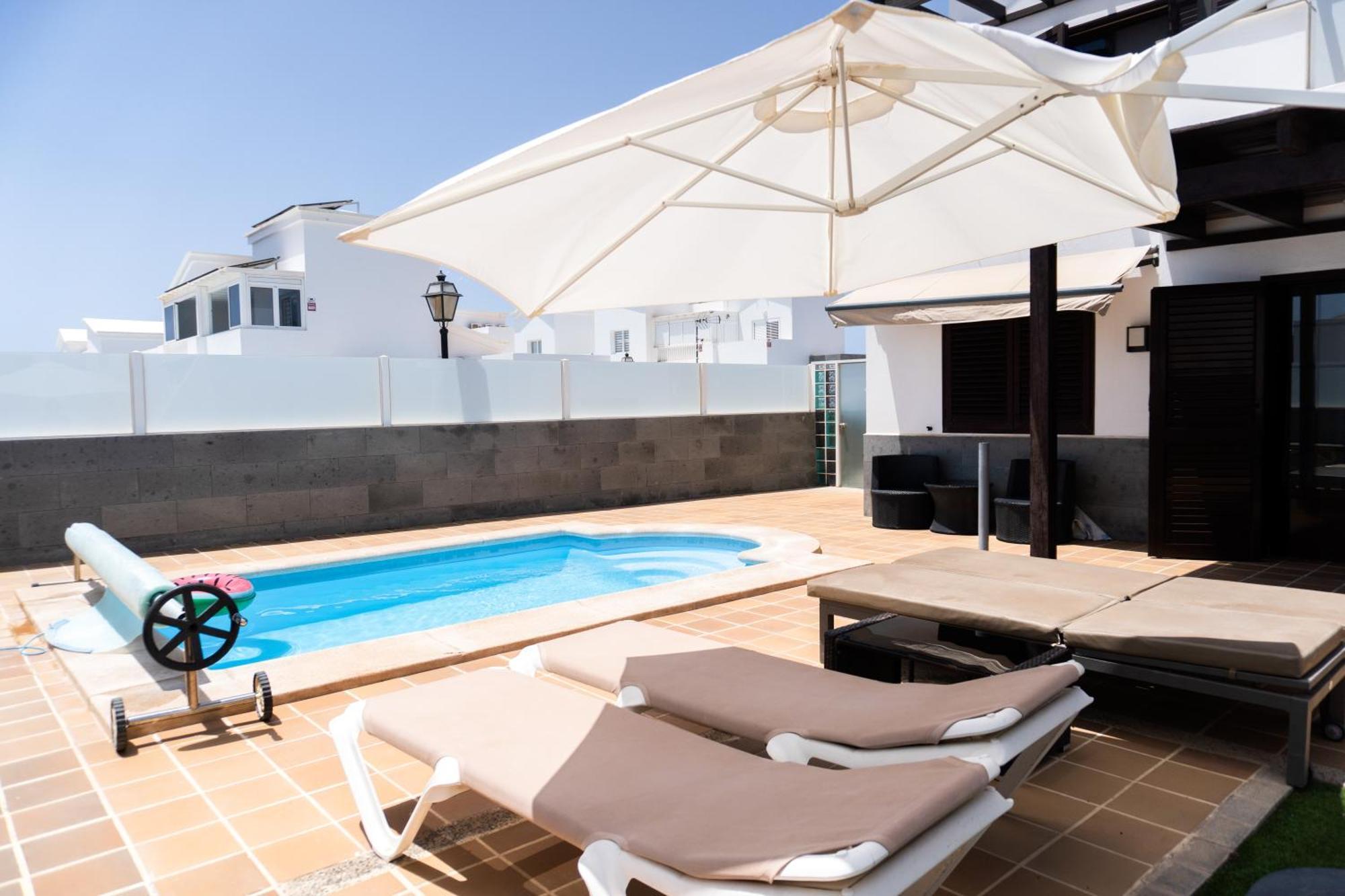 Vil·la Beautiful And Luxurious With Heated Pool And Free Wi-fi In Playa Blanca. *
